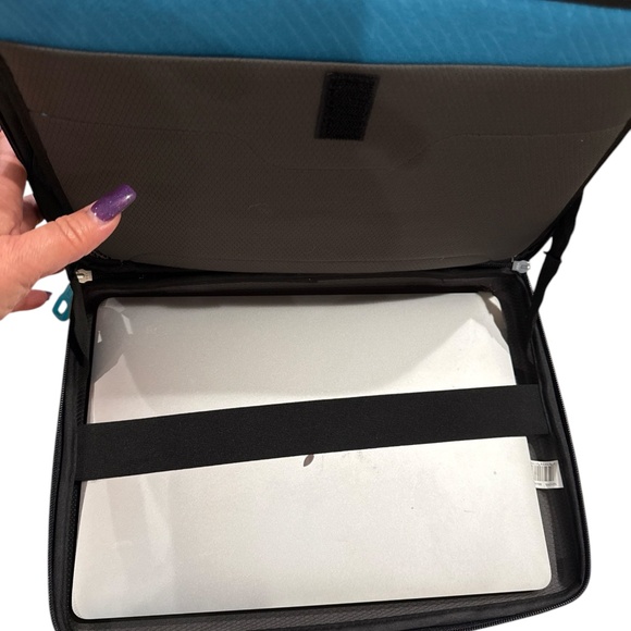 Thule Sweden Semi-Hard Shell Laptop Bag Crossbody Messenger Shoulder Bag Black - Picture 9 of 9